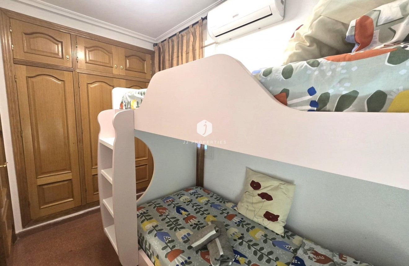 Resale - Apartment / flat -
Torrevieja - Las Piscinas Naturales