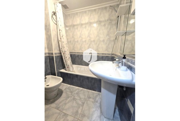 Resale - Apartment / flat -
Torrevieja - Las Piscinas Naturales