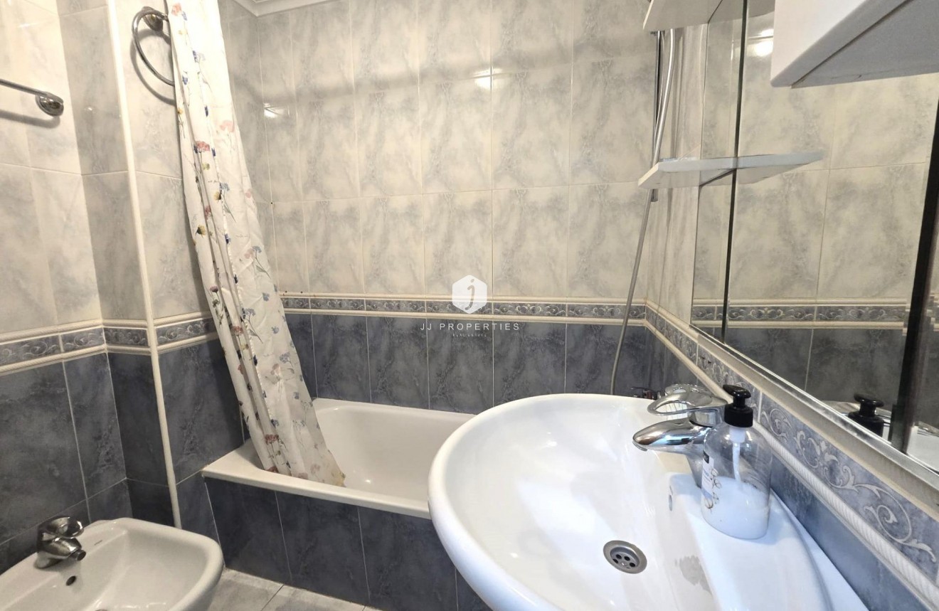 Resale - Apartment / flat -
Torrevieja - Las Piscinas Naturales
