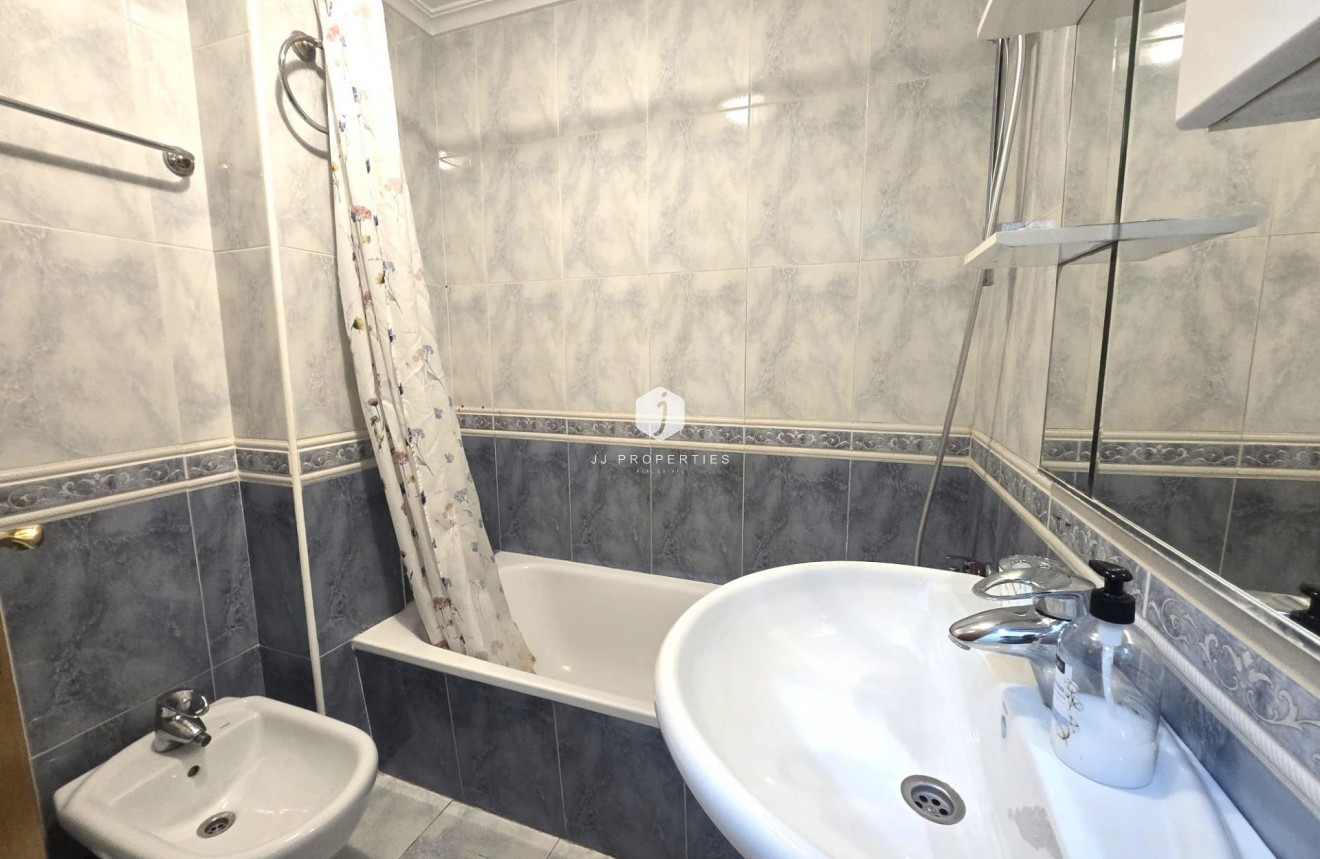 Resale - Apartment / flat -
Torrevieja - Las Piscinas Naturales