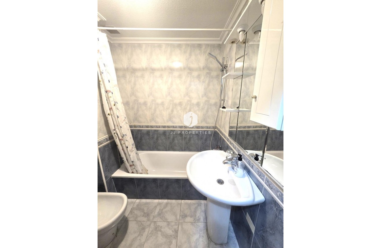Resale - Apartment / flat -
Torrevieja - Las Piscinas Naturales