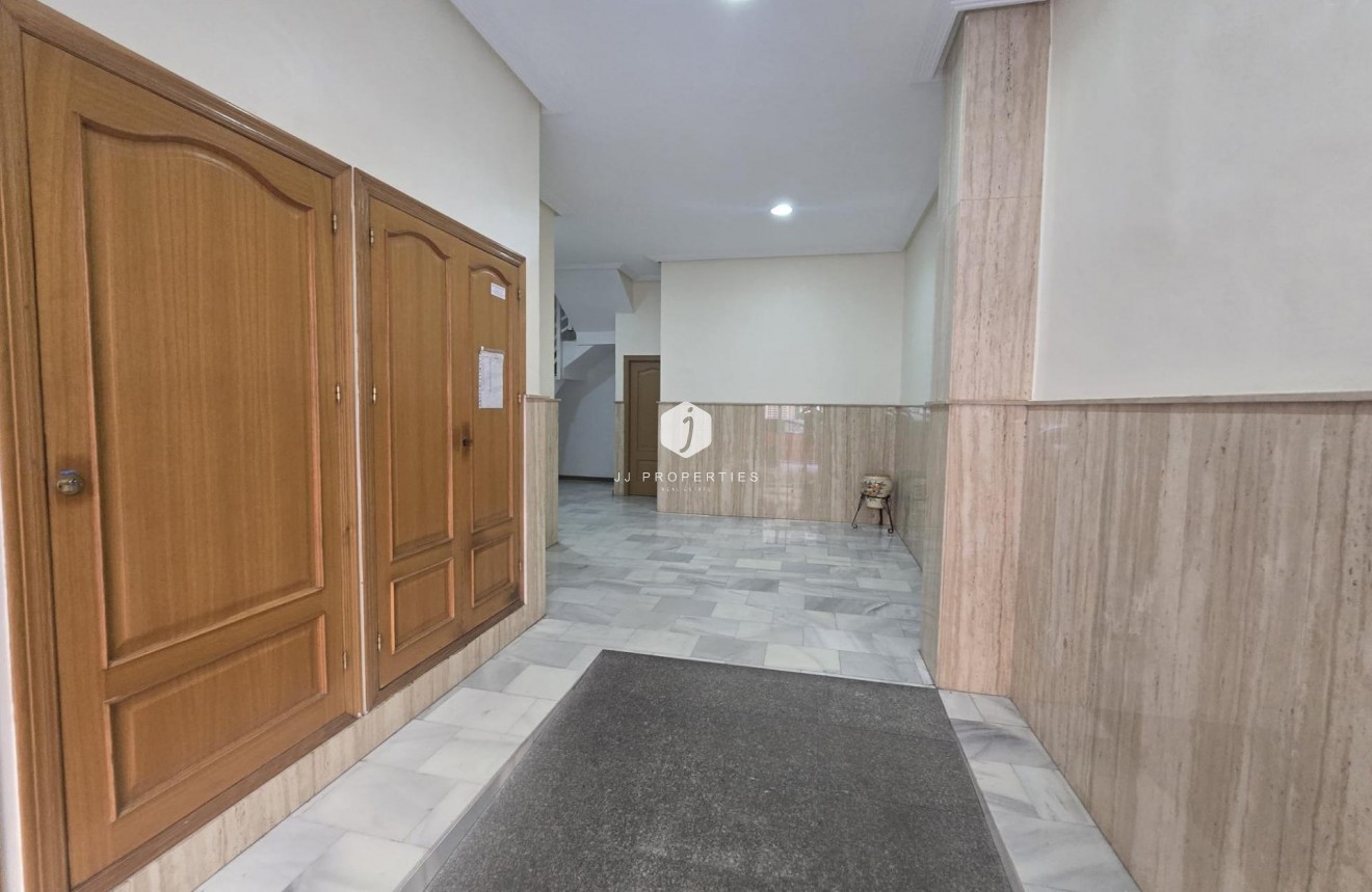 Resale - Apartment / flat -
Torrevieja - Las Piscinas Naturales
