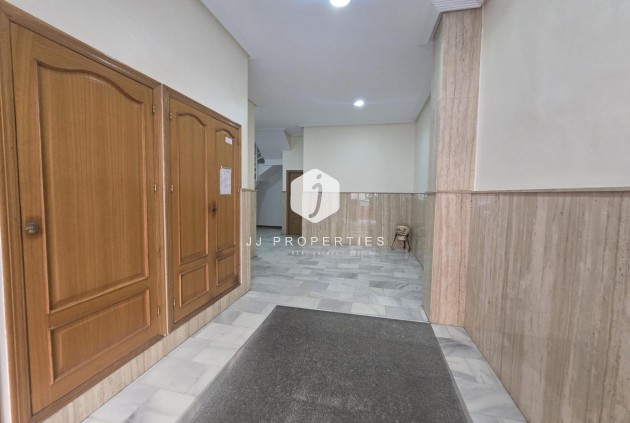 Resale - Apartment / flat -
Torrevieja - Las Piscinas Naturales
