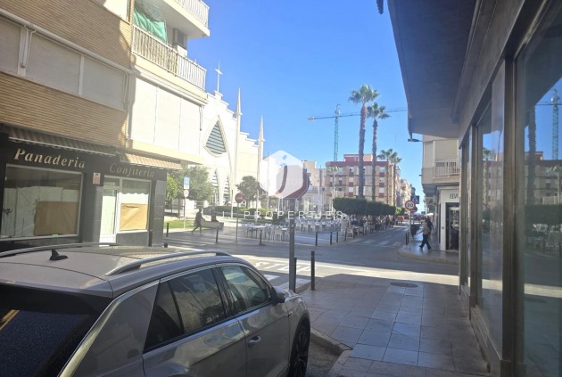 Resale - Apartment / flat -
Torrevieja - Las Piscinas Naturales