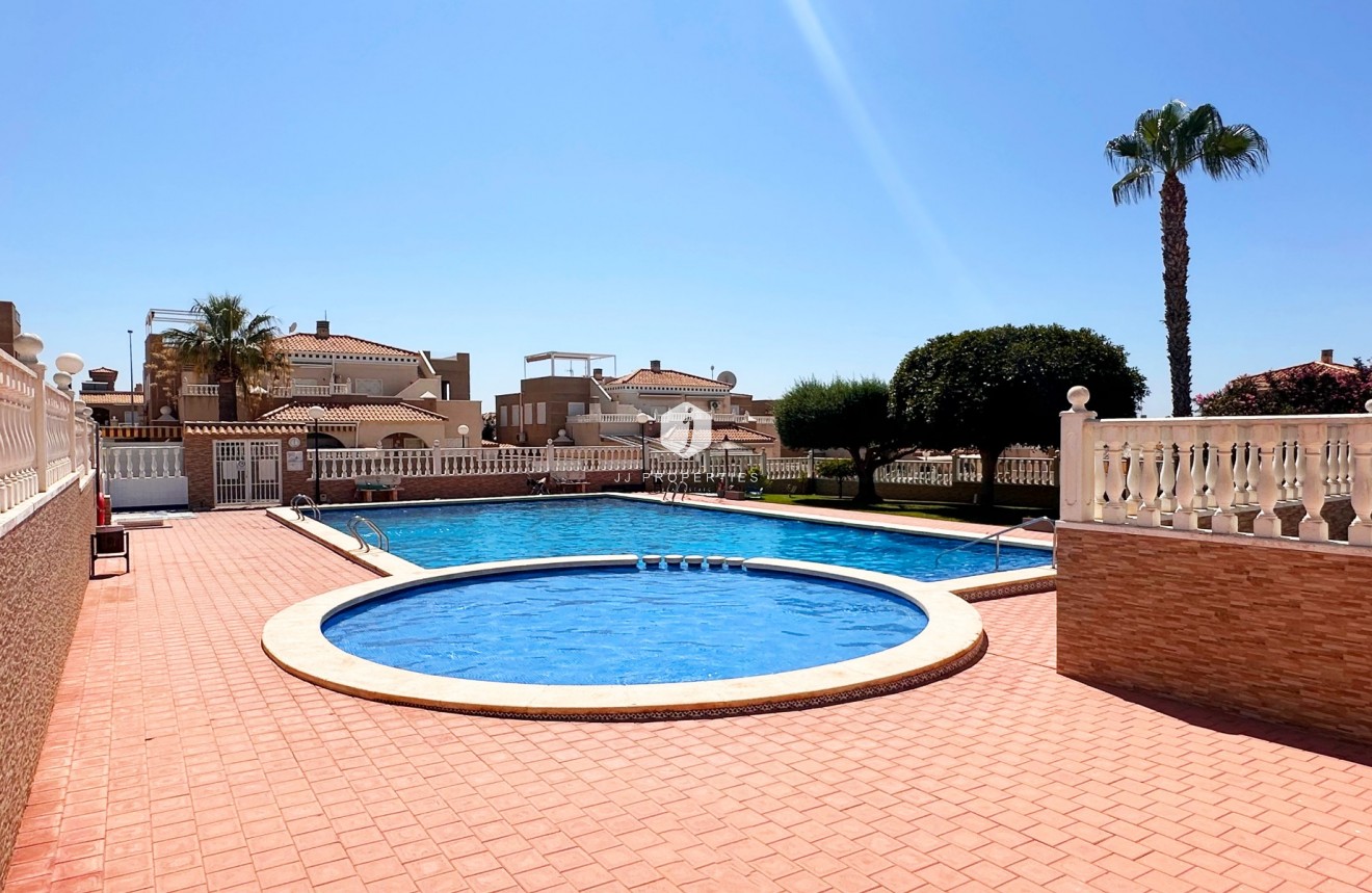 Resale - Bungalow -
Torrevieja - Costa Blanca