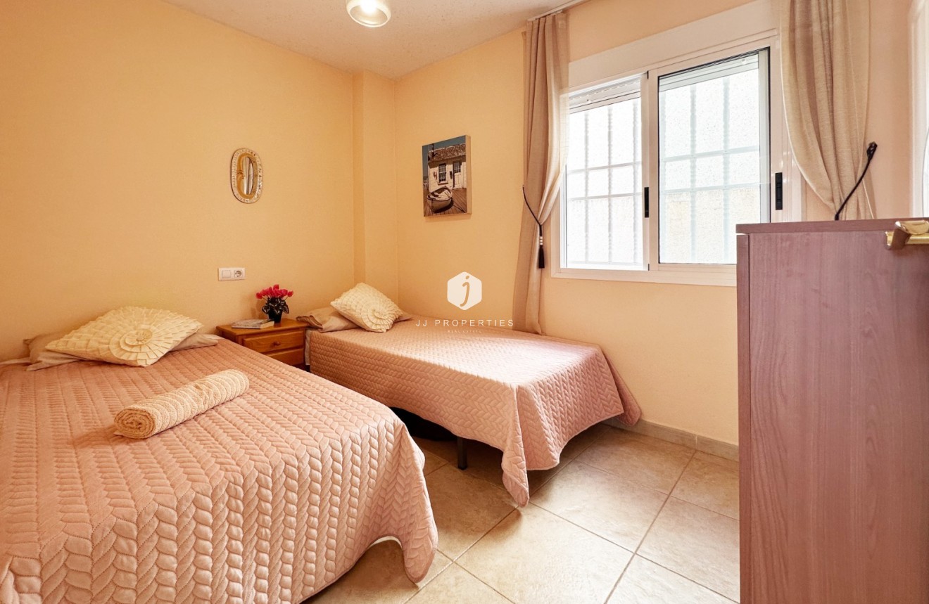 Resale - Bungalow -
Torrevieja - Costa Blanca