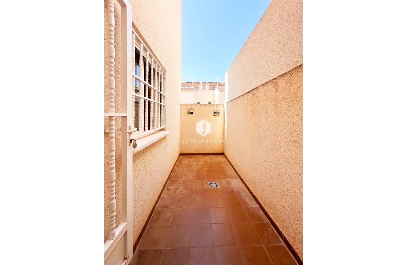 Resale - Bungalow -
Torrevieja - Costa Blanca
