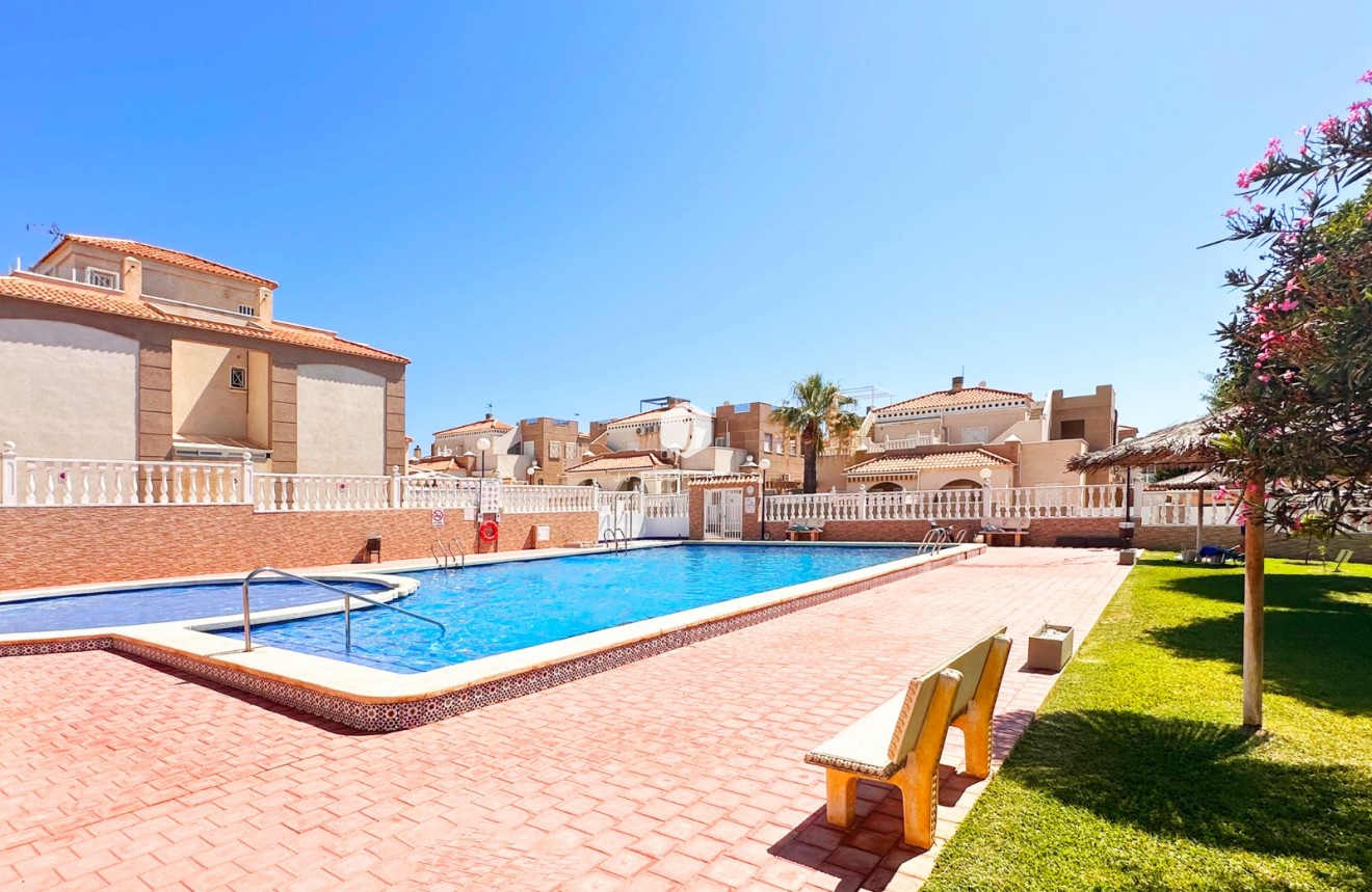 Resale - Bungalow -
Torrevieja - Costa Blanca