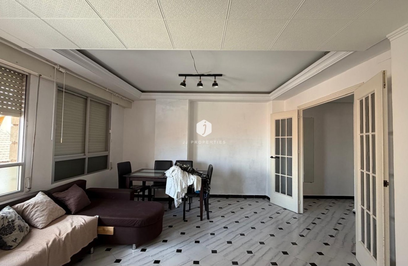 Z drugiej ręki - Mieszkanie w bloku -
Torrevieja - Centro