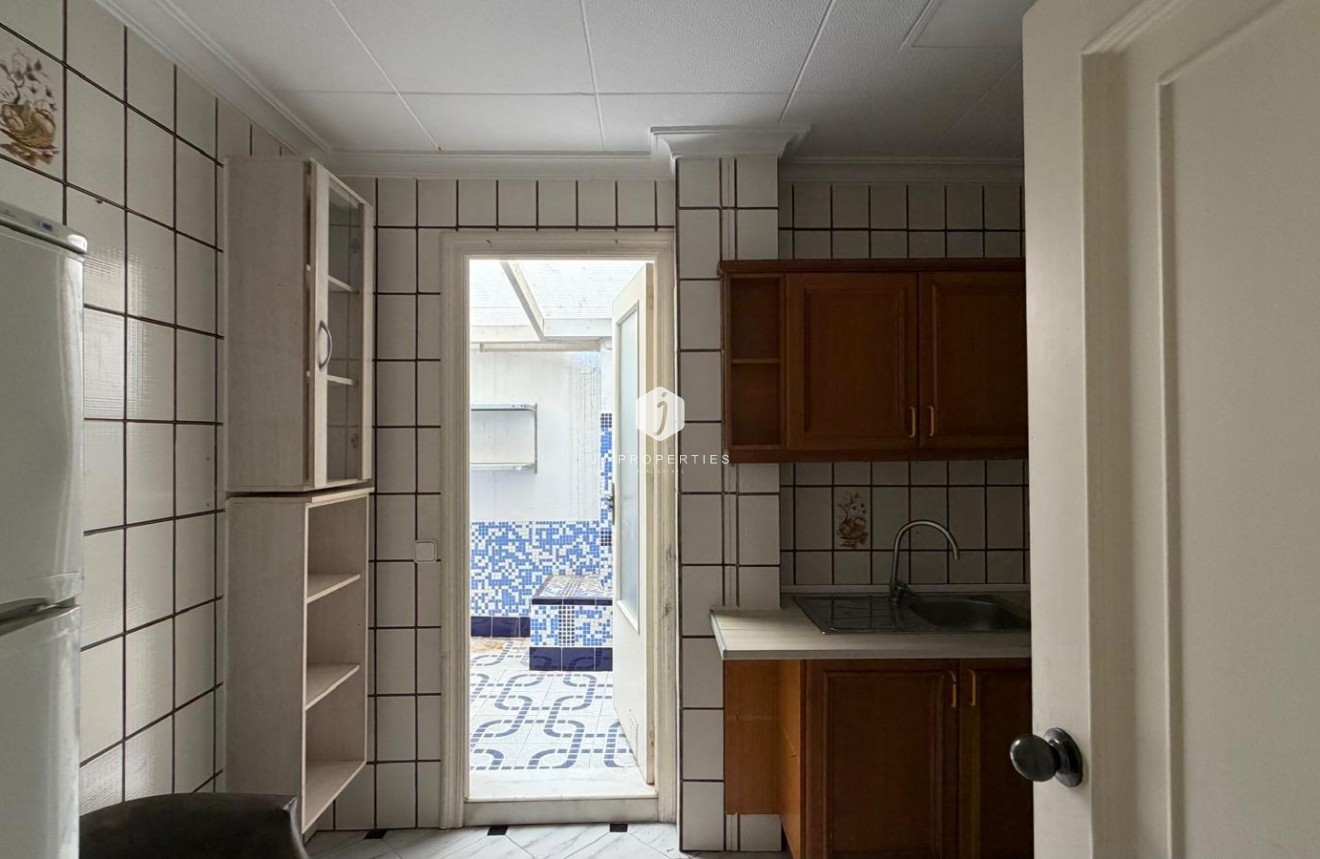 Z drugiej ręki - Mieszkanie w bloku -
Torrevieja - Centro