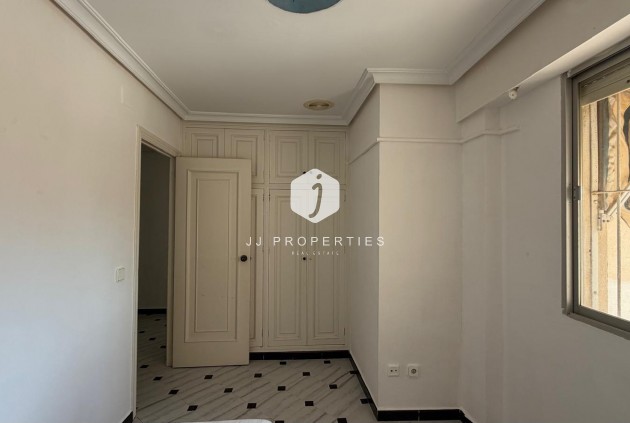 Z drugiej ręki - Mieszkanie w bloku -
Torrevieja - Centro