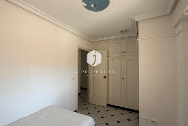 Z drugiej ręki - Mieszkanie w bloku -
Torrevieja - Centro