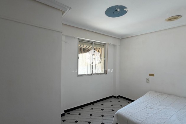 Z drugiej ręki - Mieszkanie w bloku -
Torrevieja - Centro