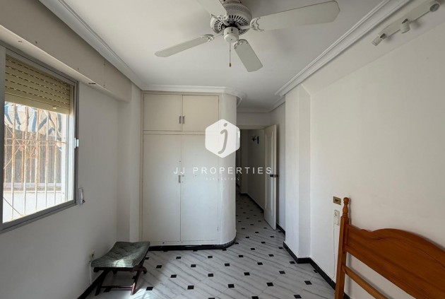 Z drugiej ręki - Mieszkanie w bloku -
Torrevieja - Centro