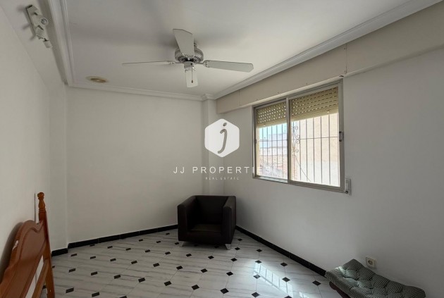 Z drugiej ręki - Mieszkanie w bloku -
Torrevieja - Centro
