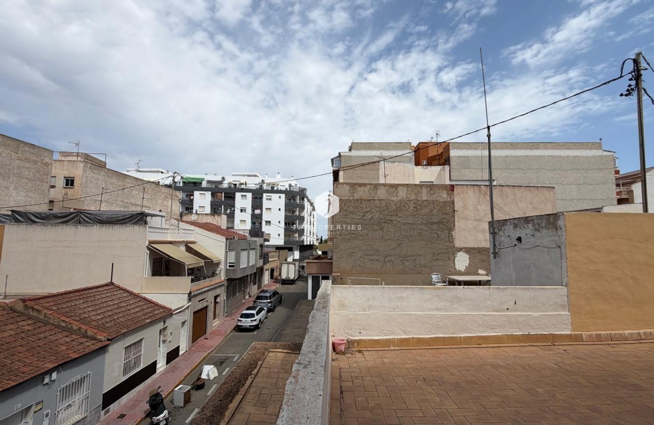 Z drugiej ręki - Mieszkanie w bloku -
Torrevieja - Centro