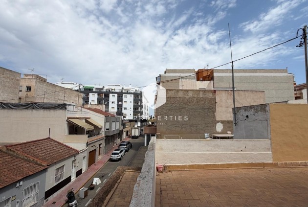 Z drugiej ręki - Mieszkanie w bloku -
Torrevieja - Centro