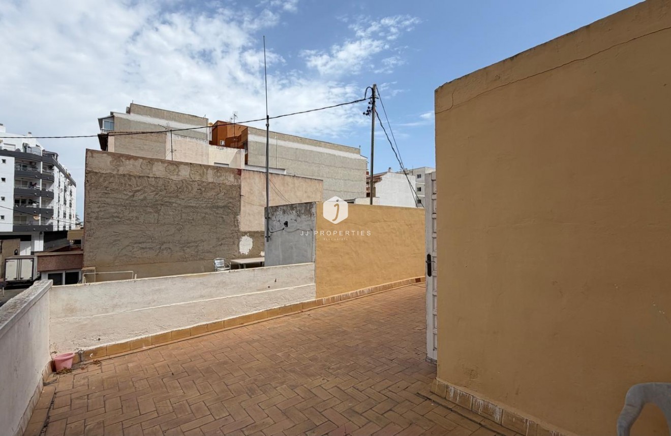 Z drugiej ręki - Mieszkanie w bloku -
Torrevieja - Centro