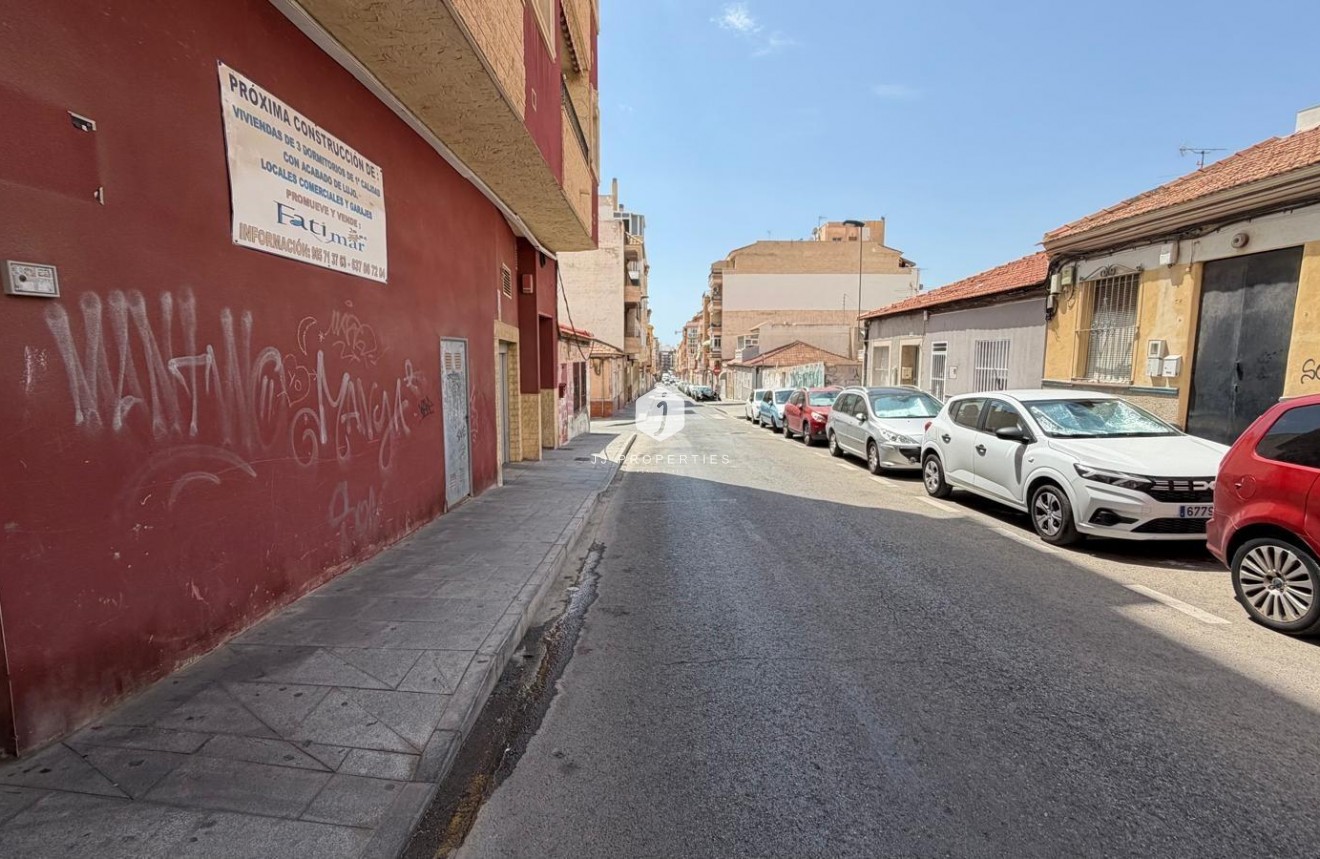 Z drugiej ręki - Mieszkanie w bloku -
Torrevieja - Centro