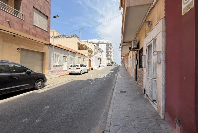 Z drugiej ręki - Mieszkanie w bloku -
Torrevieja - Centro