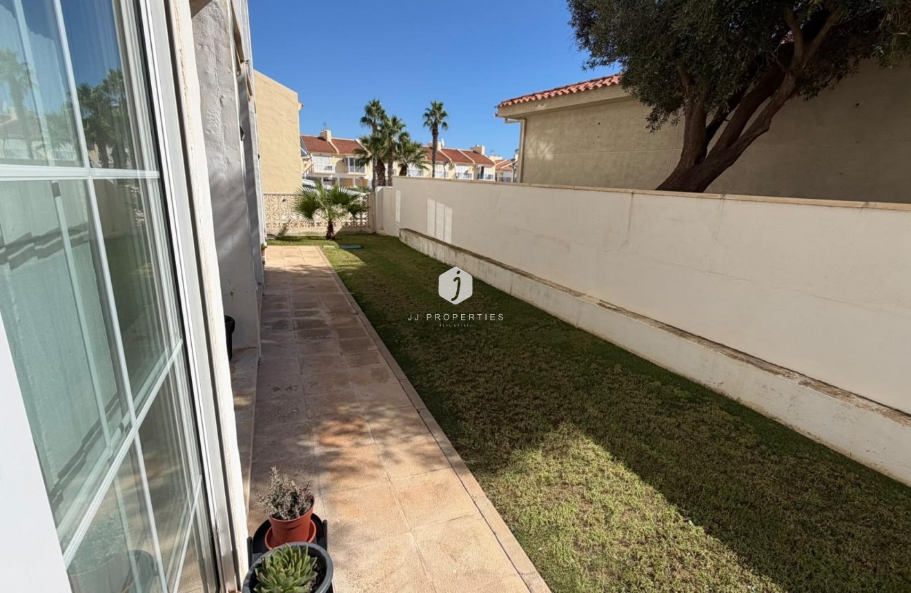 Tweedehands - Appartement / flat -
Torrevieja - Torreblanca