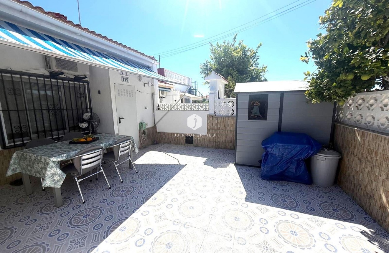 Resale - Bungalow -
Torrevieja - Torretas