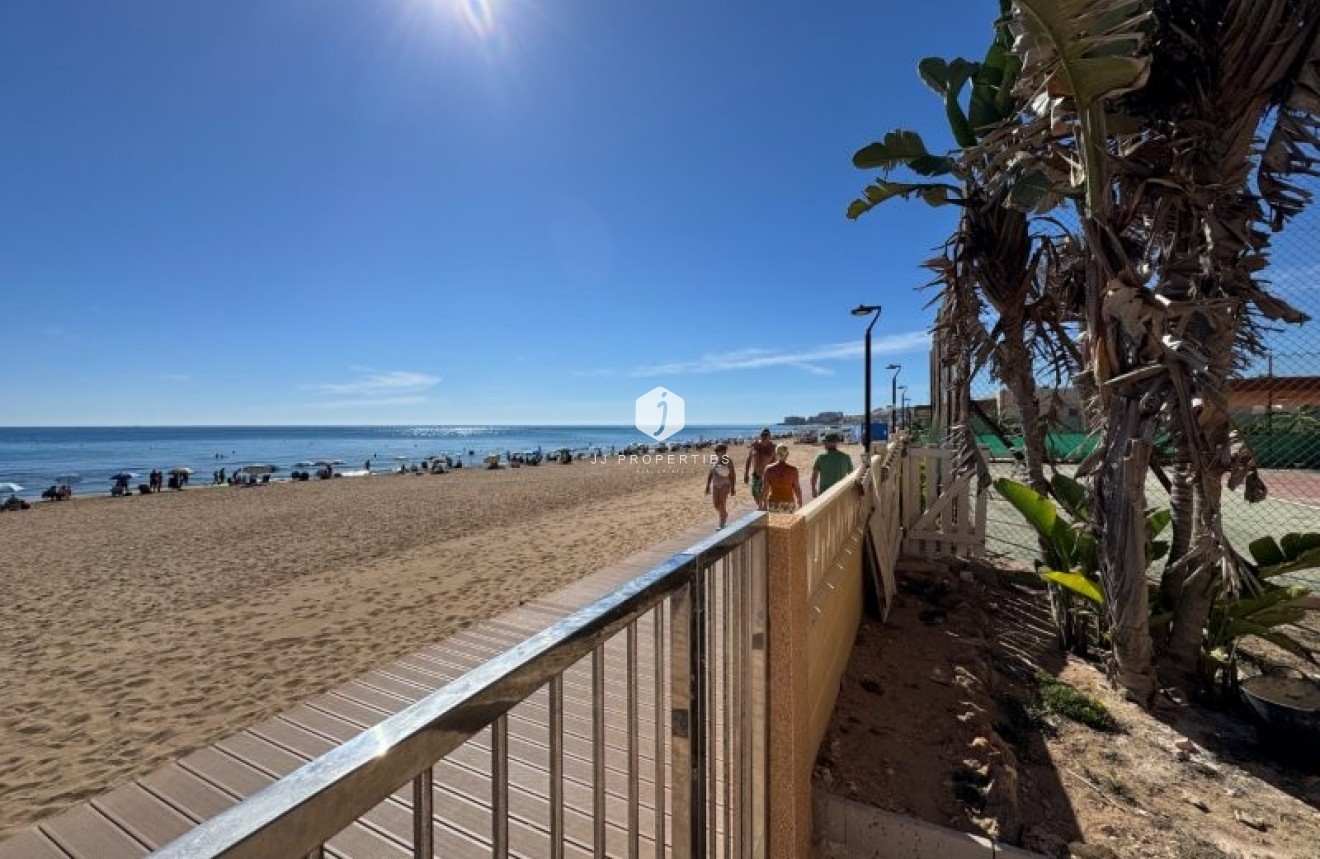 Resale - Apartment / flat -
La Mata - Costa Blanca