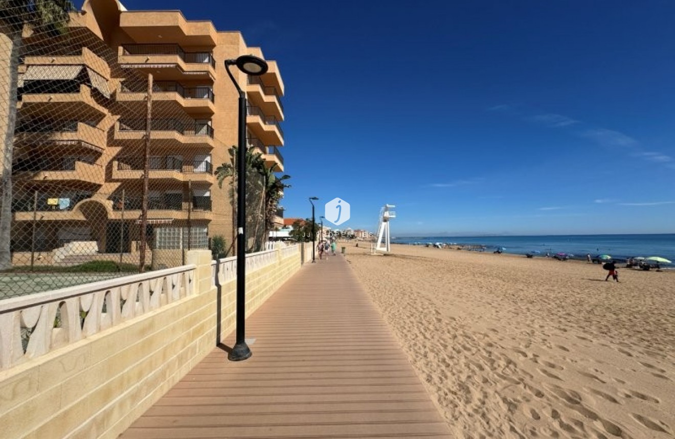 Resale - Apartment / flat -
La Mata - Costa Blanca