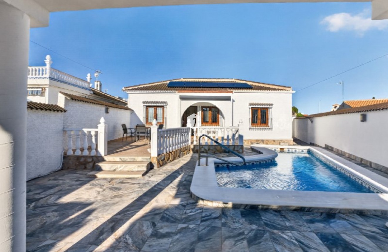 Resale - Villa -
Torrevieja - Costa Blanca