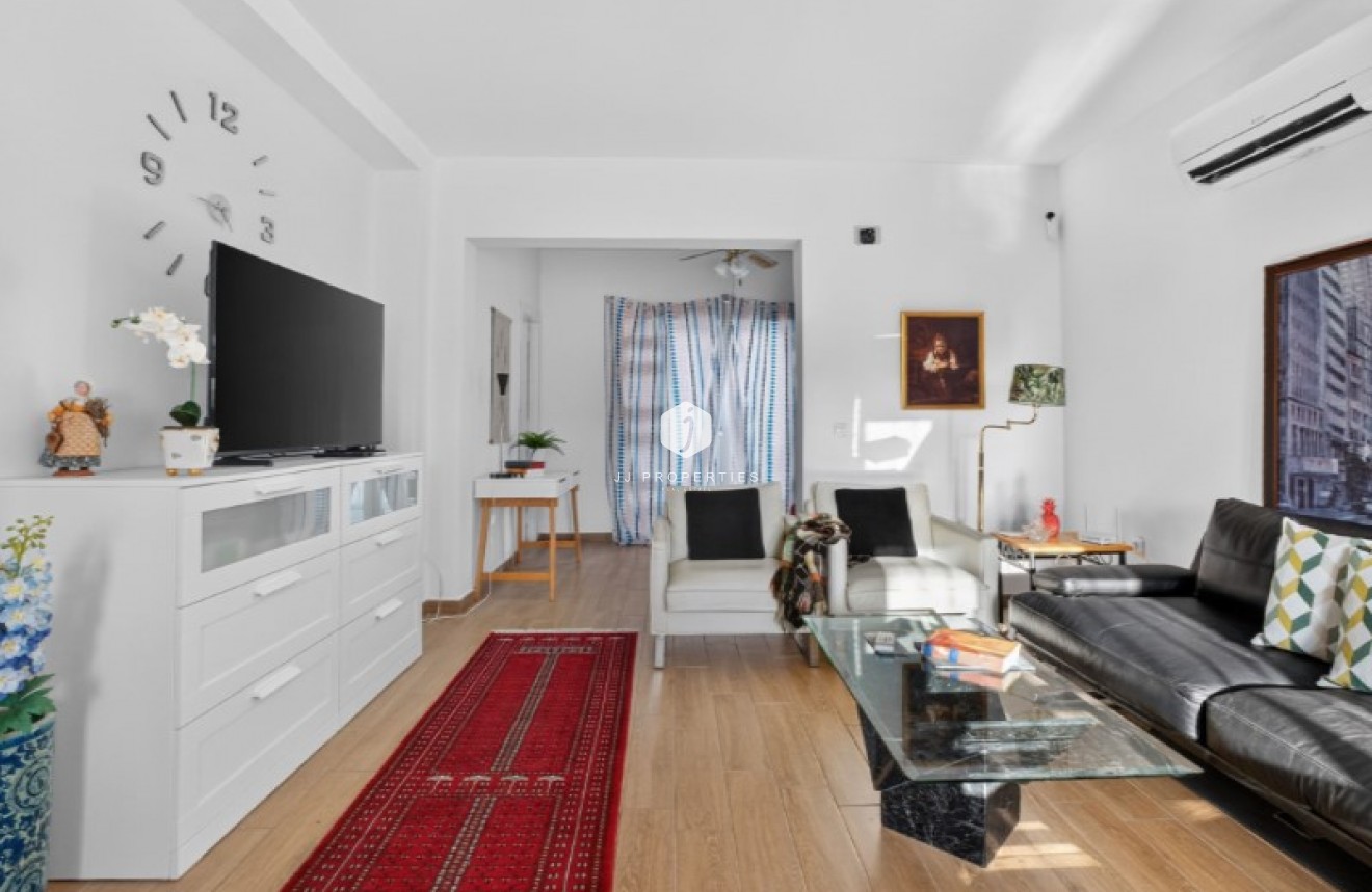 Resale - Villa -
Torrevieja - Costa Blanca
