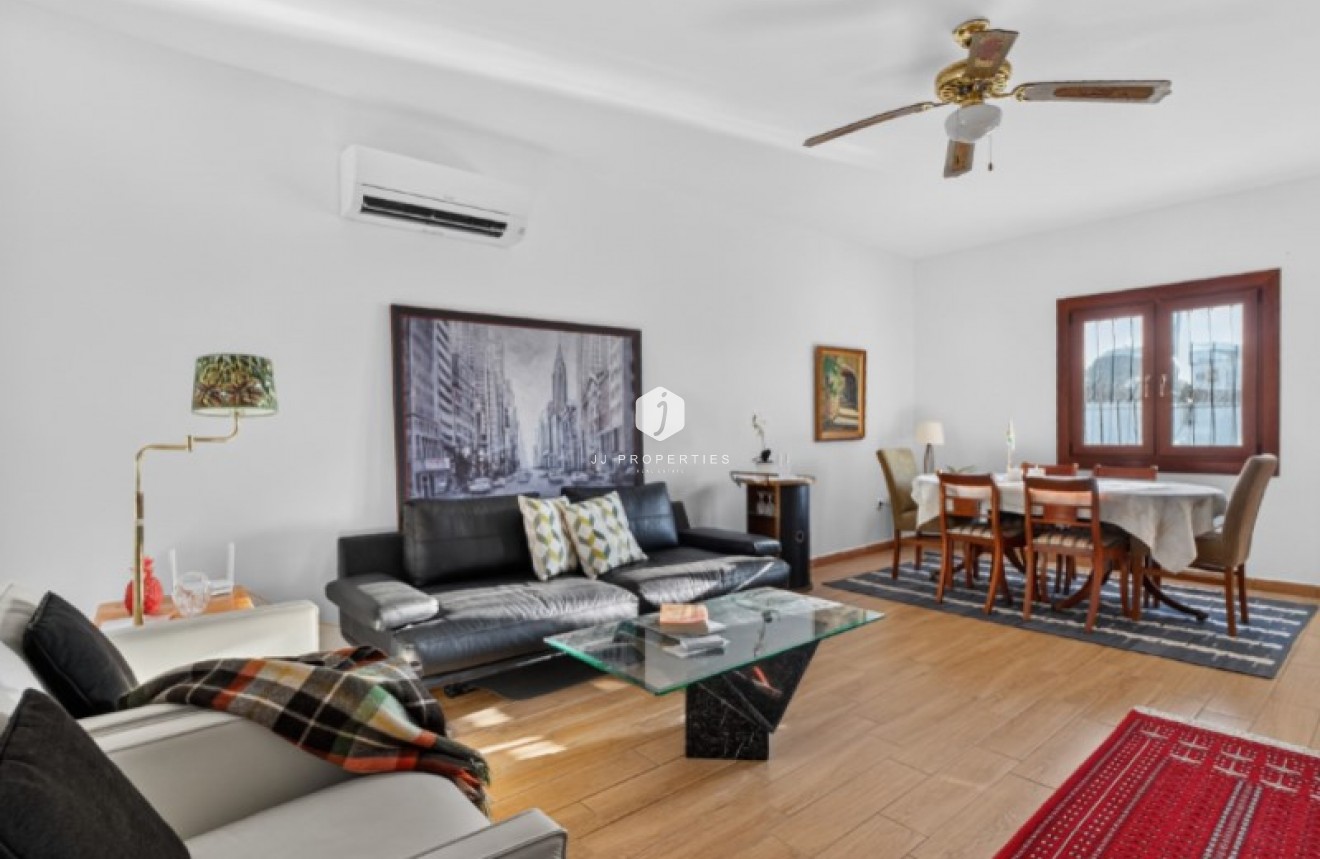 Resale - Villa -
Torrevieja - Costa Blanca