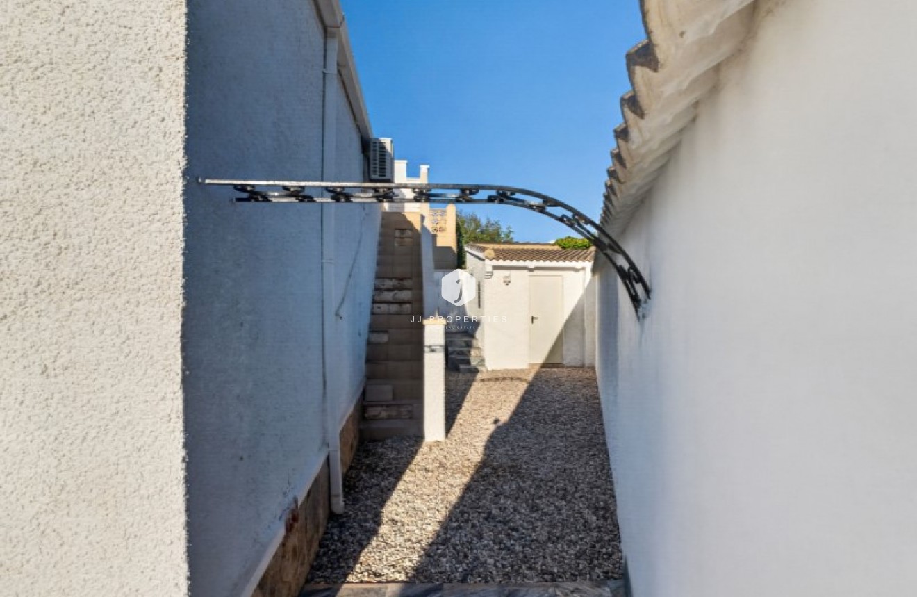Resale - Villa -
Torrevieja - Costa Blanca