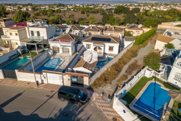 Resale - Villa -
Torrevieja - Costa Blanca