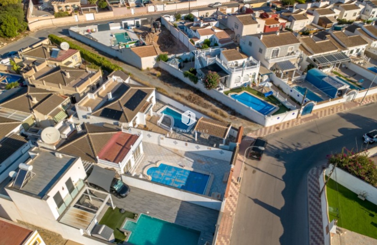 Resale - Villa -
Torrevieja - Costa Blanca