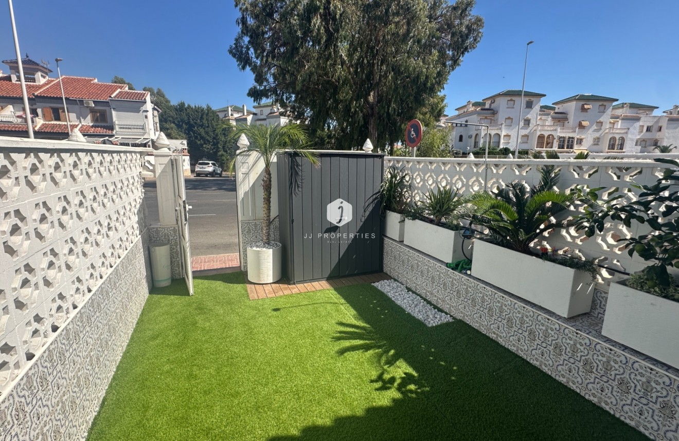 Resale - Chalet -
La Mata - Costa Blanca