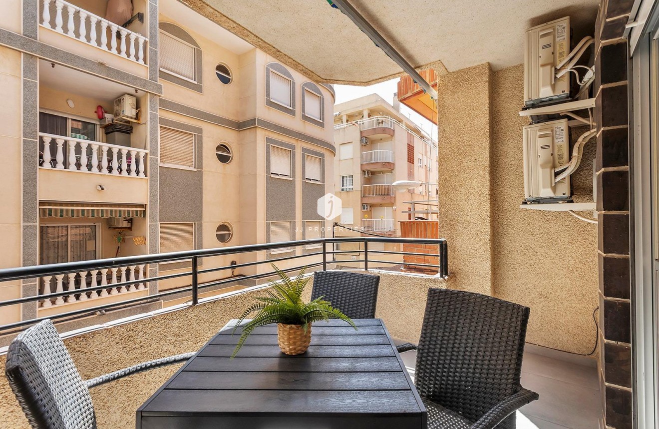 Resale - Apartment / flat -
Torrevieja - Playa de los Locos