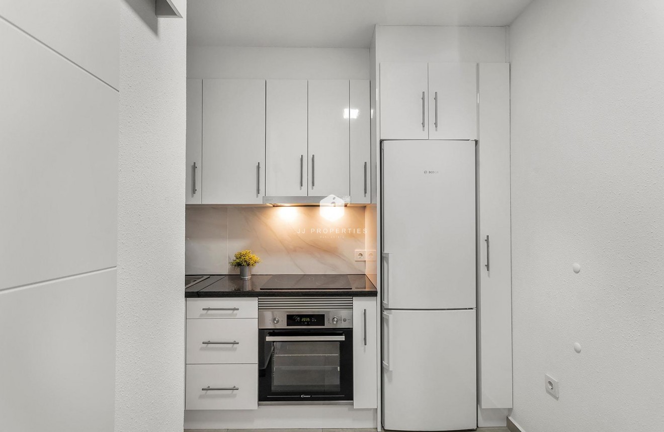 Resale - Apartment / flat -
Torrevieja - Playa de los Locos