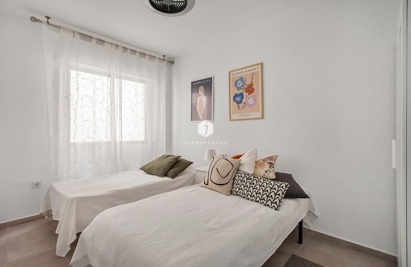 Resale - Apartment / flat -
Torrevieja - Playa de los Locos