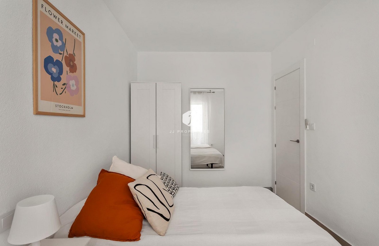 Resale - Apartment / flat -
Torrevieja - Playa de los Locos