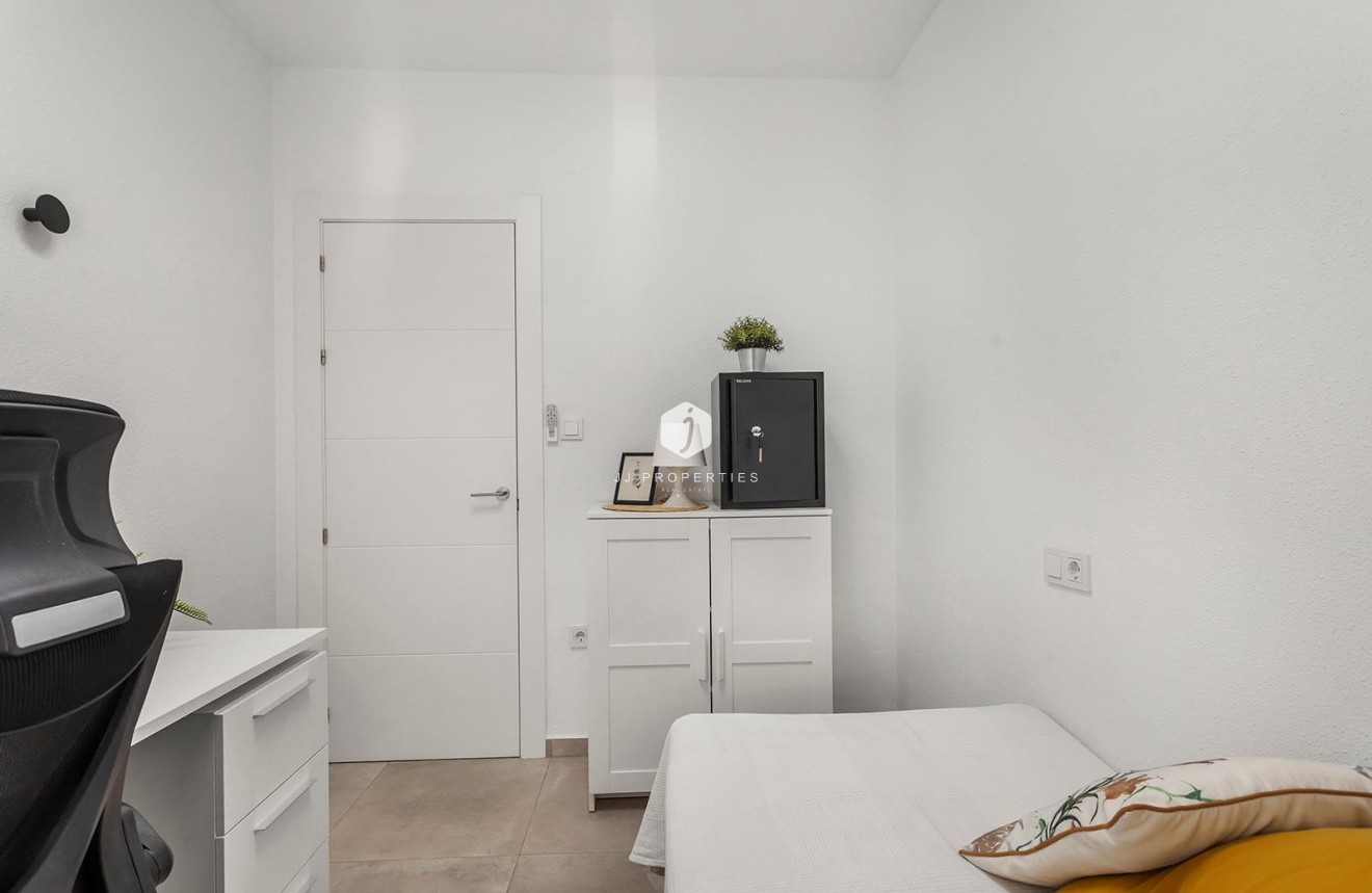 Resale - Apartment / flat -
Torrevieja - Playa de los Locos