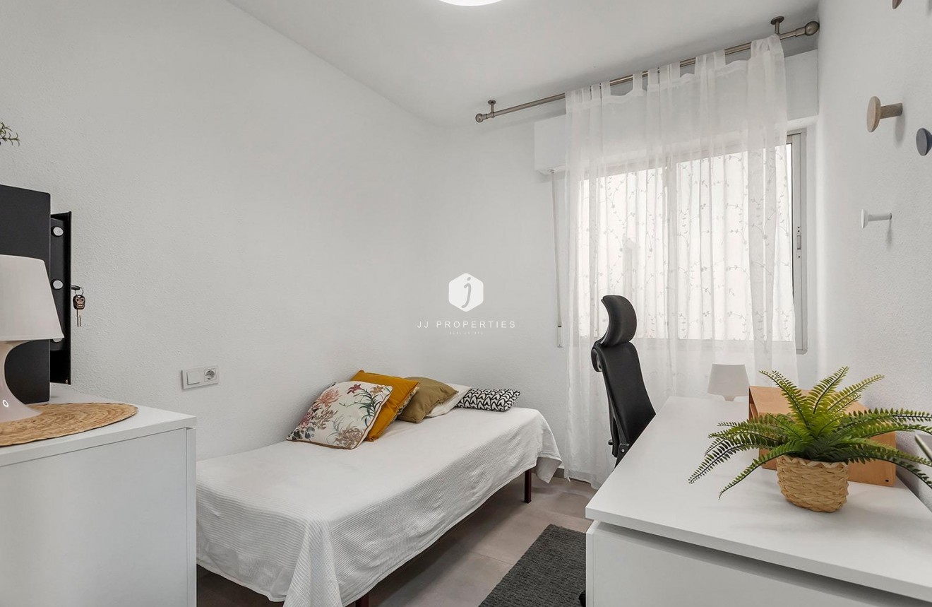 Resale - Apartment / flat -
Torrevieja - Playa de los Locos