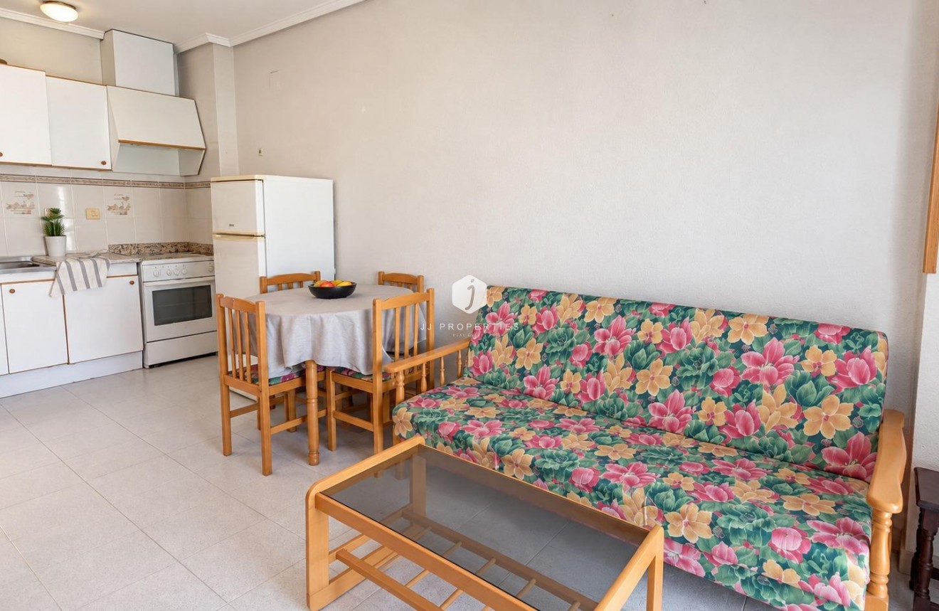 Resale - Apartment / flat -
Torrevieja - La Siesta - El Salado - Torreta