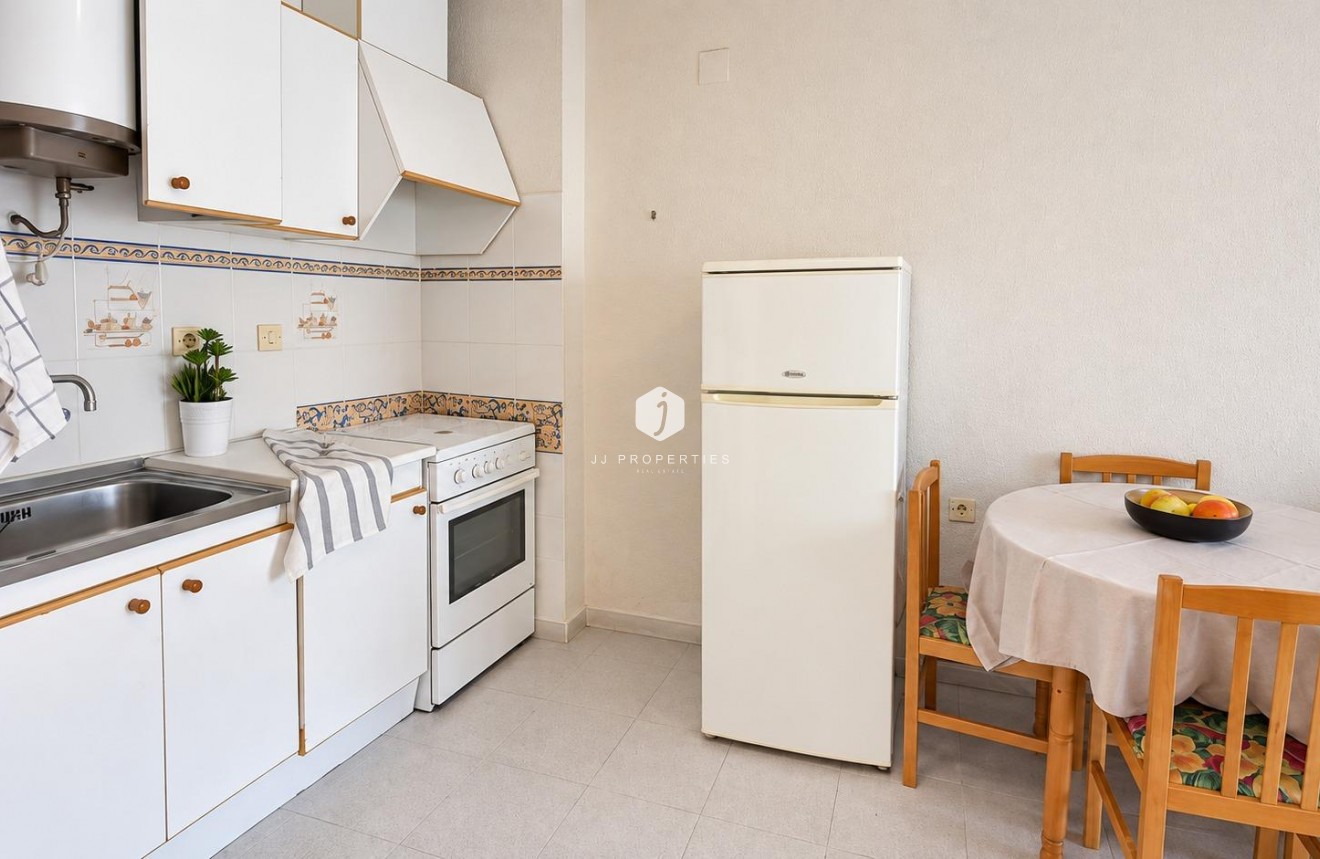 Resale - Apartment / flat -
Torrevieja - La Siesta - El Salado - Torreta