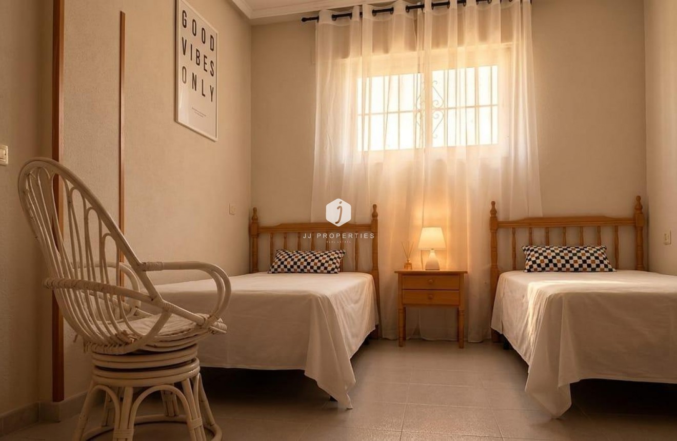 Resale - Apartment / flat -
Torrevieja - La Siesta - El Salado - Torreta
