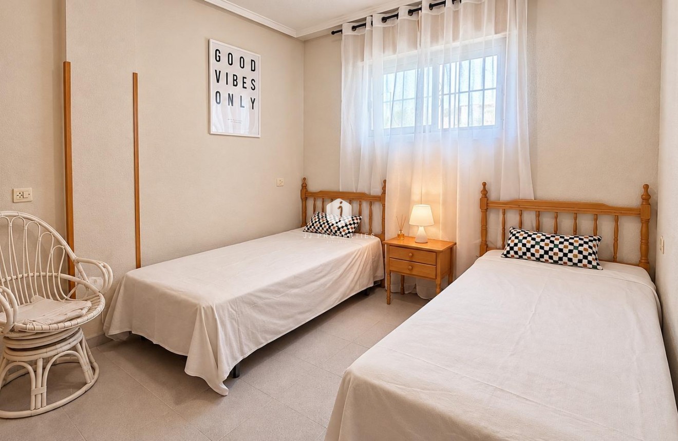 Resale - Apartment / flat -
Torrevieja - La Siesta - El Salado - Torreta