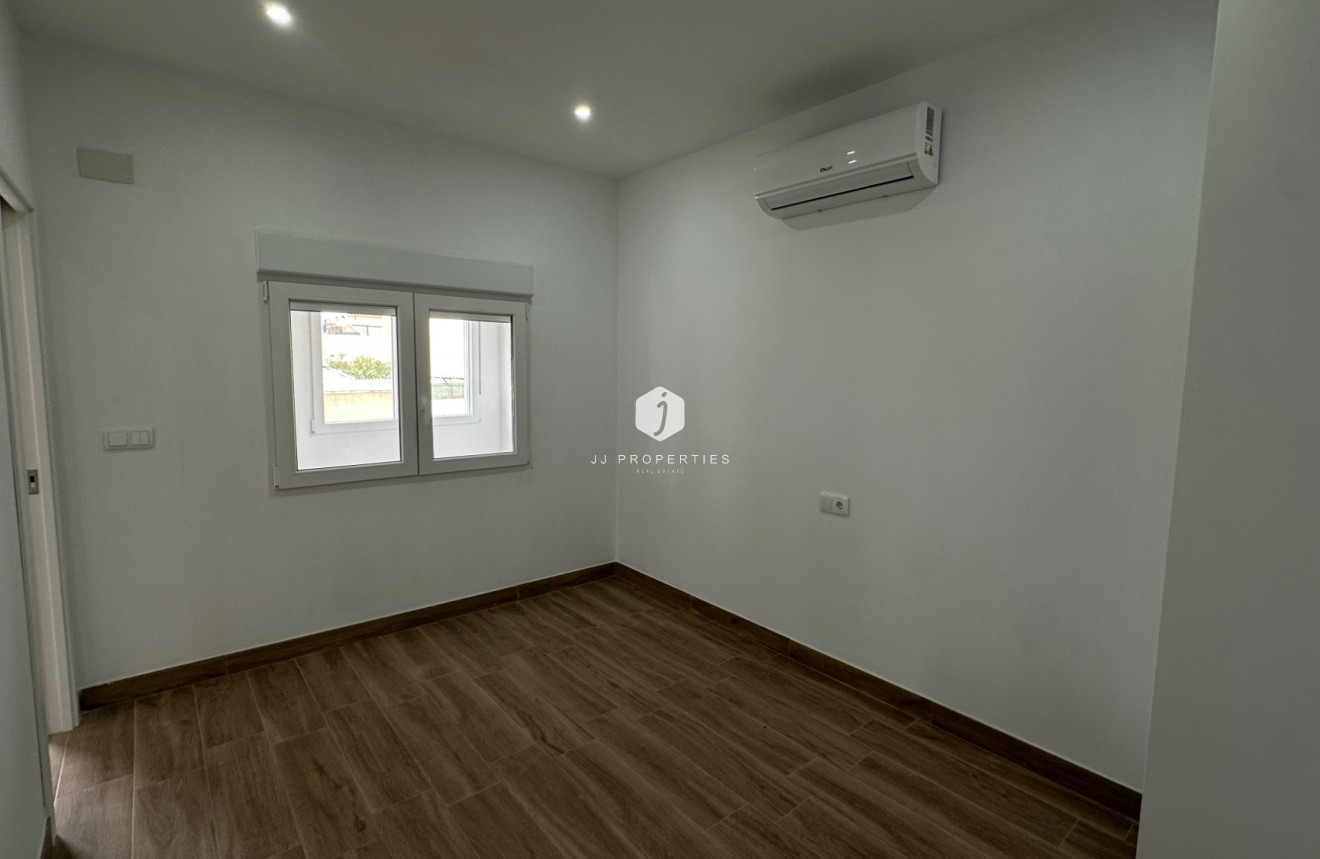 D'occasion - Appartement -
Torrevieja - Costa Blanca