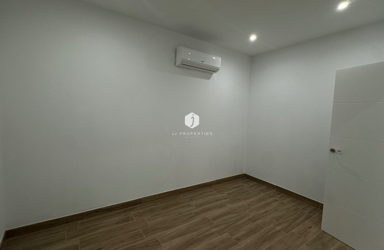 D'occasion - Appartement -
Torrevieja - Costa Blanca