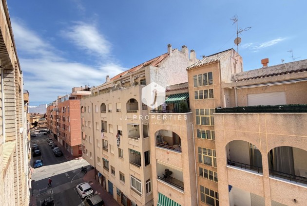 D'occasion - Attique -
Torrevieja - Estacion de autobuses