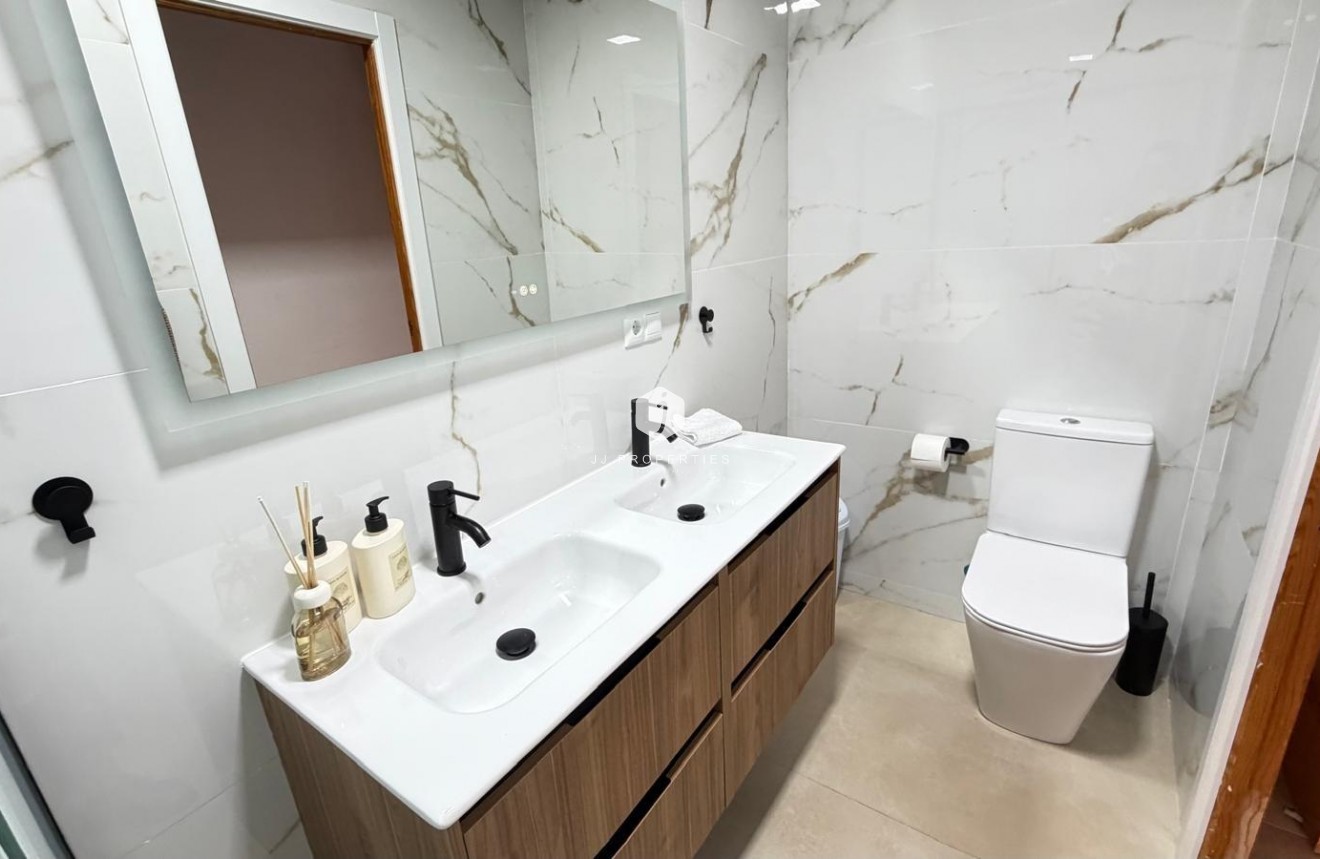 Resale - Duplex -
Torrevieja - Playa de los Naufragos