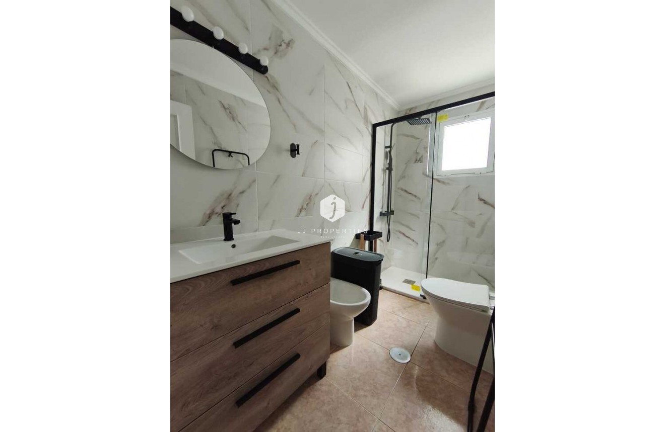 Aus zweiter Hand - Penthouse -
Torrevieja - PARQUE DE LAS NACIONES